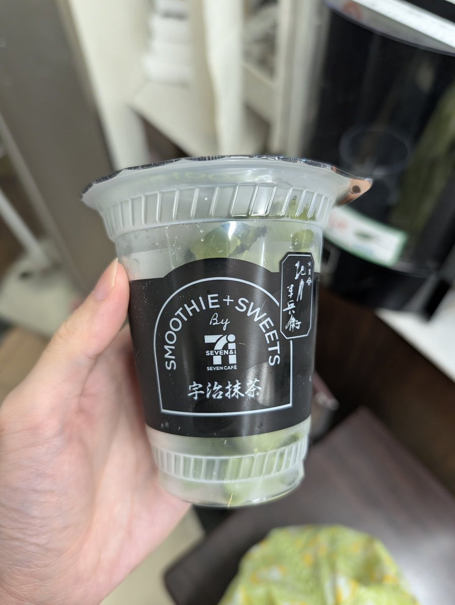 takanobu_data's tweet photo. セブンの抹茶スムージーは、量が足りないのだけが欠点（笑 https://t.co/xozgTlzPUC