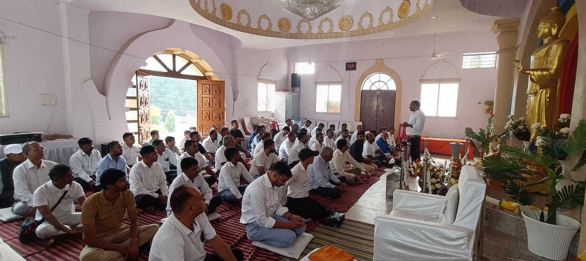 SainikDal's tweet photo. जय भीम। नमो बुद्धाय। जय जोहार। जय मूलनिवासी 
 करुणा बौद्ध विहार,भोपाल, मध्य प्रदेश मैं बौद्ध वंदना की गई। भोपाल मैं होने 14 अप्रैल राष्ट्रीय कक्षा का कार्यक्रम की चर्चा की गई। https://t.co/qSkgm5EXOu