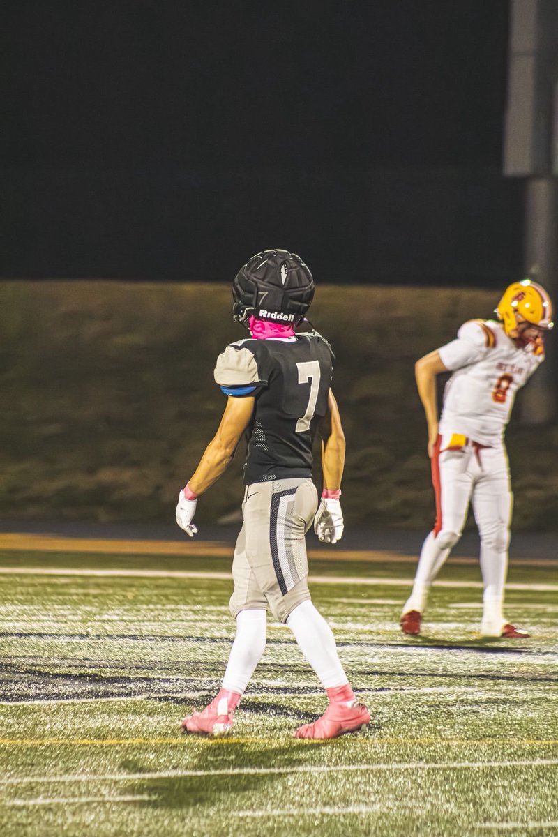 Junior year 
• 13 pass break ups
• 2 forced fumbles 
• 111 receiving yards 5 catches
• 70 rushing yards 6 carry’s 
 • No catches allowed in man coverage
I’m very blessed to be able to play for <a href="/GalesburgFball/">Galesburg Football</a> I can’t wait for my senior year next! Go streaks!