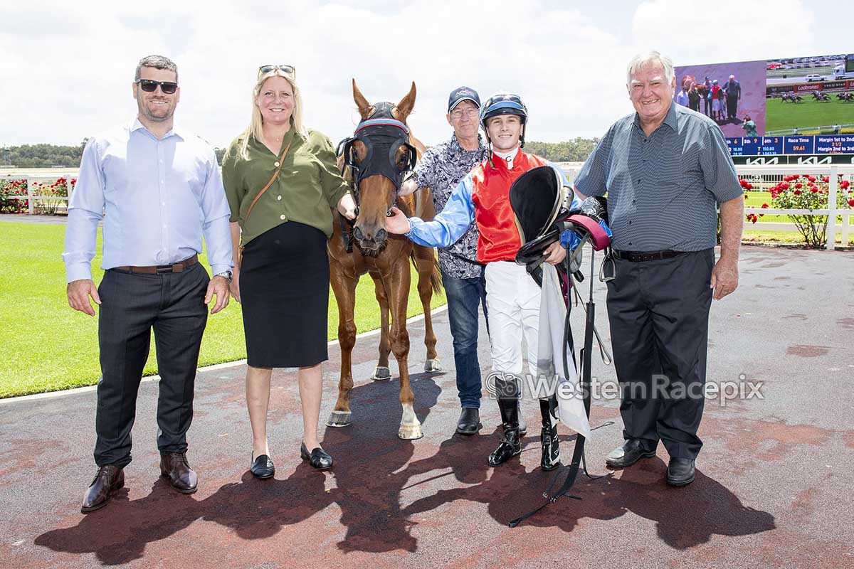 Western Racepix tweet media