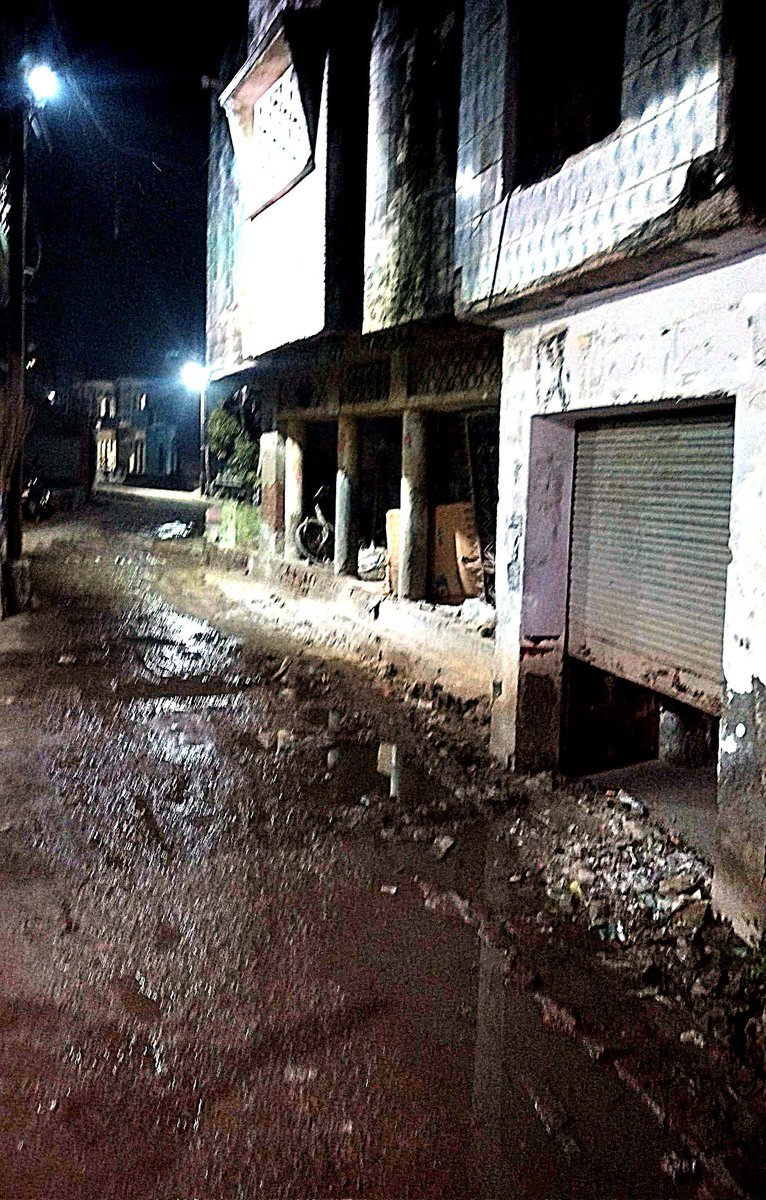 महोदय ये हाल कलवारी ग्राम पंचायत के ब्लॉक बहादुरपुर ब्लॉक है जी बिल्कुल कलवारी थाने के बगल वाली गली जिसमें आना जाना अत्यंत ही दुर्लभ हो गया अत : इसे आप इसे निर्देशित कर त्वरित कार्यवाही करे जिससे जनमानस को इससे छुटकारा मिल सके ।

<a href="/UPCMOffice/">Chief Minister UP</a> <a href="/dmbas_/">DM Basti</a> <a href="/CDOBastiUP/">CDO Basti</a>