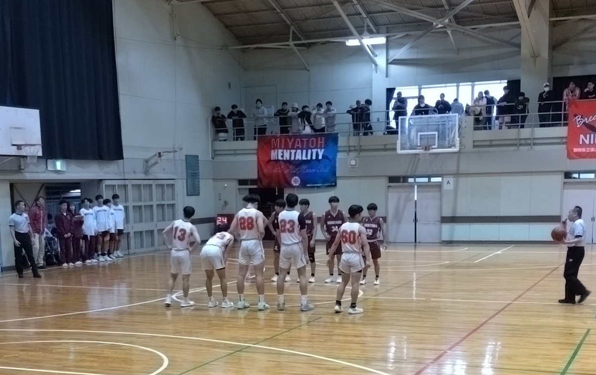 NC_MBBC's tweet image. ウインターカップ静岡県予選
５回戦
沼津中央高校-韮山高校
トスアップです🏀
#沼津中央 #NC #WC #静岡バスケ