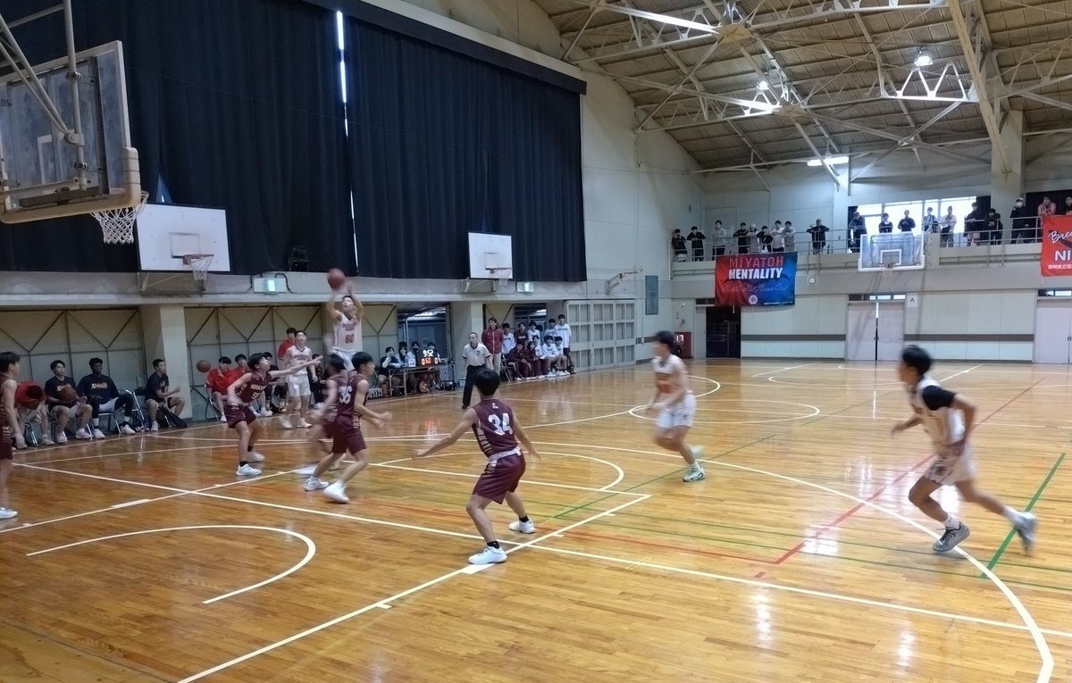 NC_MBBC's tweet image. ウインターカップ静岡県予選
５回戦
沼津中央高校-韮山高校
トスアップです🏀
#沼津中央 #NC #WC #静岡バスケ