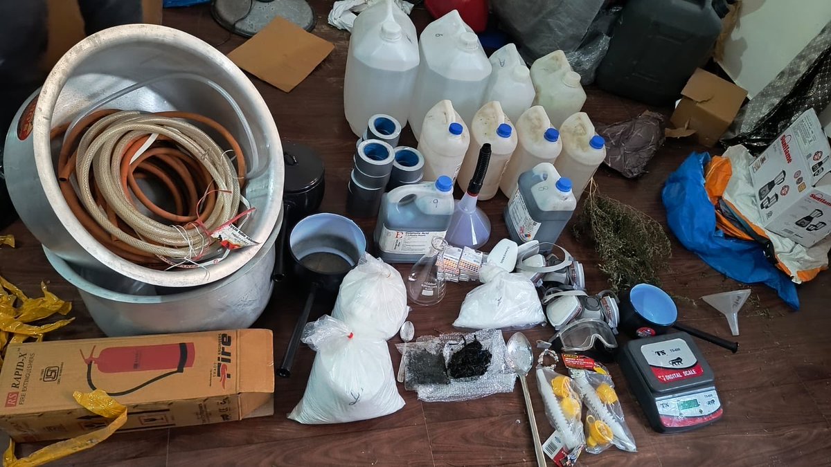 Afternoon_Voice's tweet image. The Directorate of Revenue Intelligence (#DRI) has busted a major drug syndicate operating across the National Capital Region, seizing narcotics worth around ₹109 crore in the illicit international market.

#DrugFreeIndia #NarcoticsControl #DRI