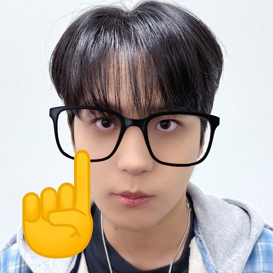 jonghowhiskers's tweet photo. like father like son https://t.co/Hj9QQ9z8Ei