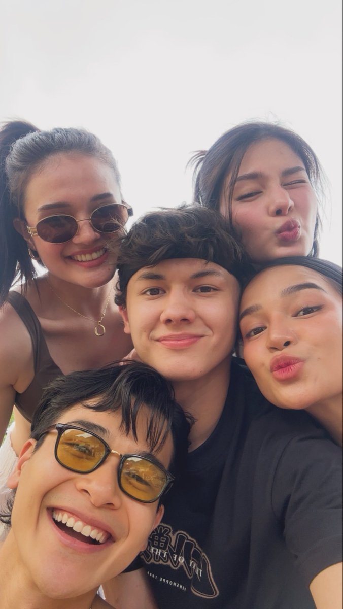 joshford321's tweet photo. Mamaya papasok na din kami sa bahay hindi pa tumatawag si kuya eh https://t.co/ctrD5D14hs