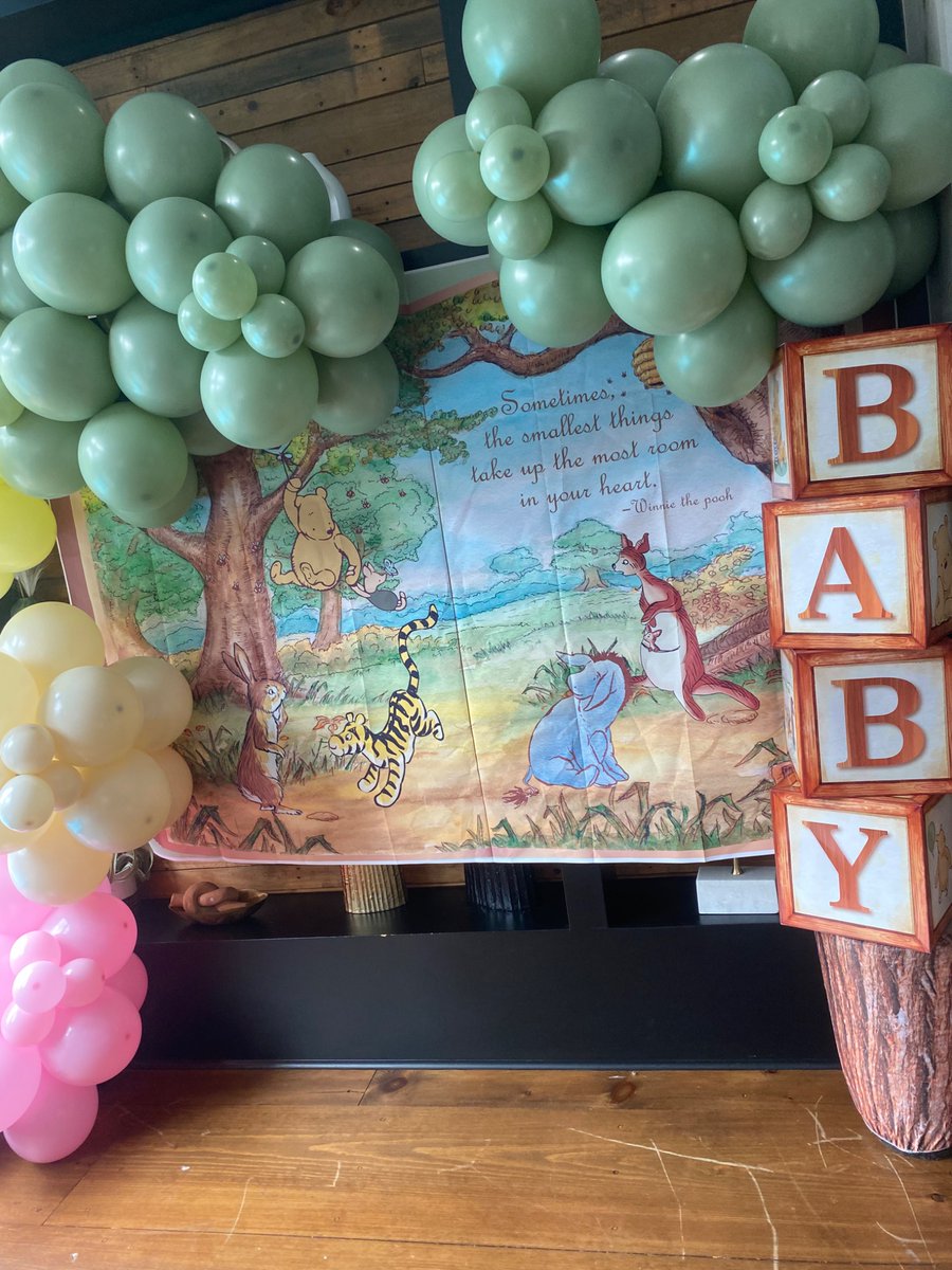 flyKYE_12's tweet image. This is the decorations at the #BabyShower for Alex … “So beautiful”