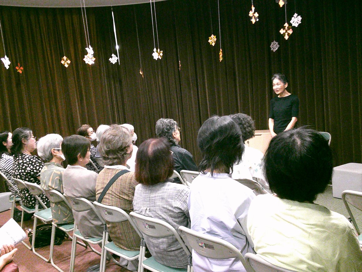 こんにちは、中央図書館です。
10月18日(土)、10月19日(日)で開催されたドリームシップ祭りが無事に終了しました。
図書館では、子どもと大人のおはなし会を開催し、おはなしの世界観を堪能した二日間
でした。
ご参加いただいたみなさま、ありがとうございました。