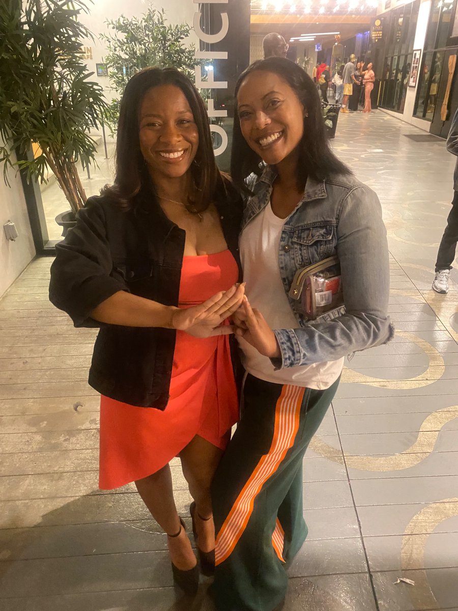 flyKYE_12's tweet image. Wen a #AKA &amp;amp; #Delta meet up… it’s #DivineNine love
