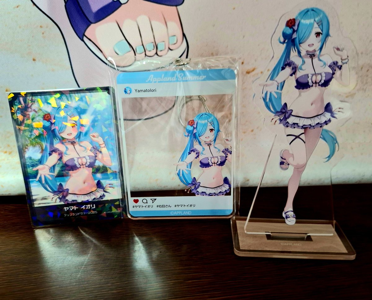 「イオリン、サマーグッズセット届いたよ! タペストリーでっかいねえ! フリルたくさ」|りんむー🍄🐑🐰🍑🔺のイラスト