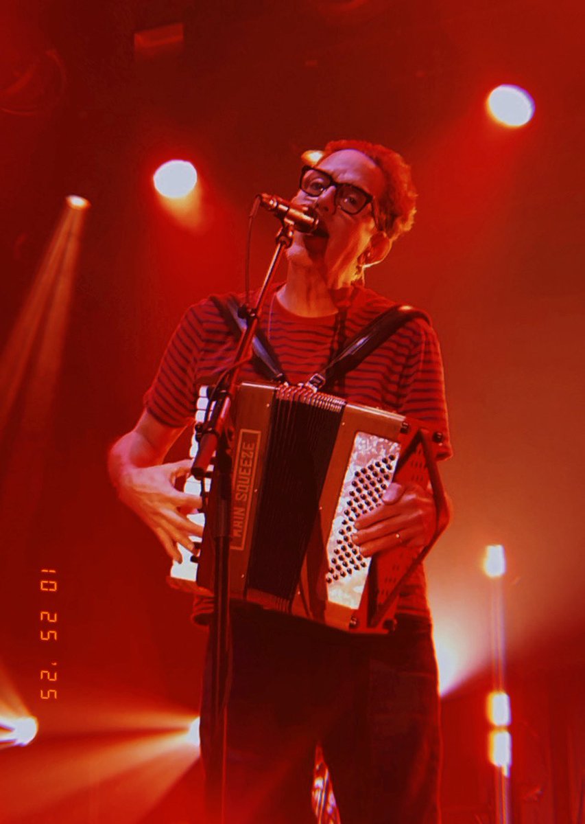 sockfleecy's tweet image. tmbg atl night 1: huUUUHHH???