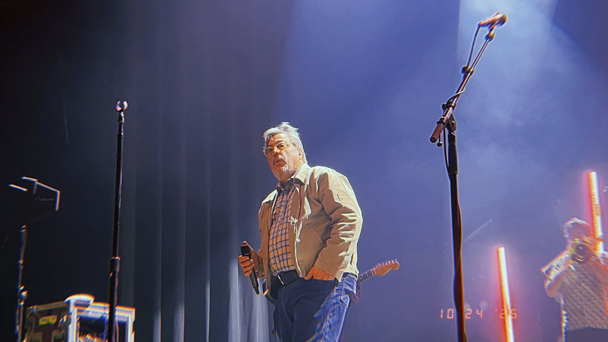 sockfleecy's tweet image. tmbg atl night 1: huUUUHHH???