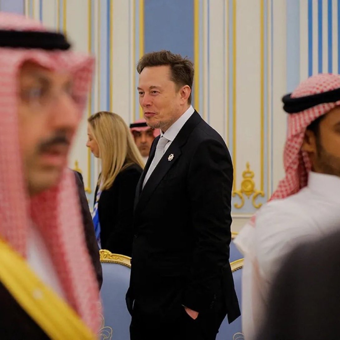 BREAKING: Elon Musk is now worth $484.5 billion.

• The only individual in the $400B club
• The richest person in the world.
• Projected to become world’s first trillionaire.
<a href="/elonmusk/">Elon Musk</a> #ElonMusk