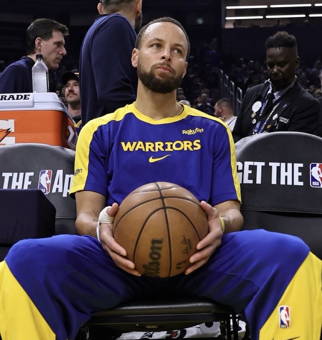 criadocurry's tweet photo. Stephen Curry é o PRIMEIRO jogador a chegar em 100 pontos na temporada regular.

Isso tudo com 3 jogos. https://t.co/OJ8Sz0O8rx