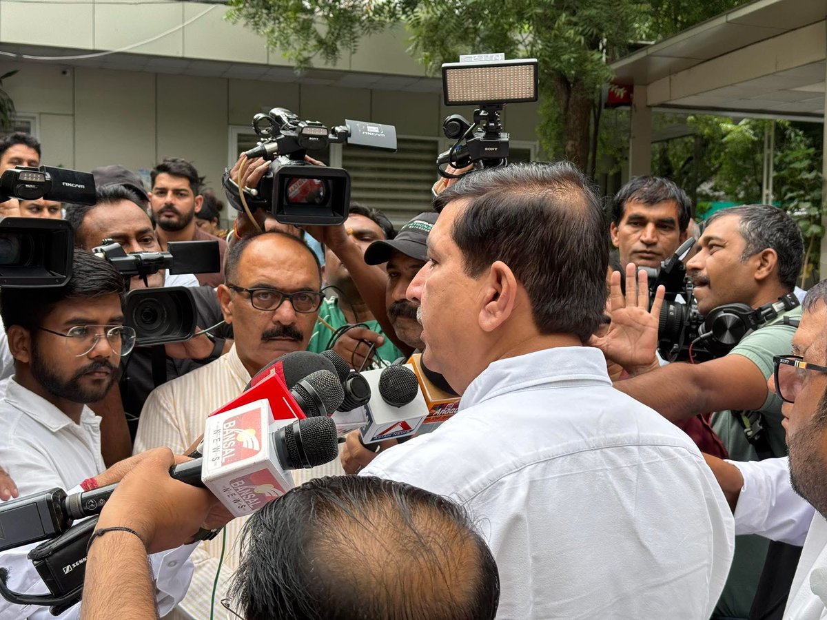 mahendra_shiv04's tweet image. थार की आवाज हरीश चौधरी
#harishchoudhary 
@Barmer_Harish