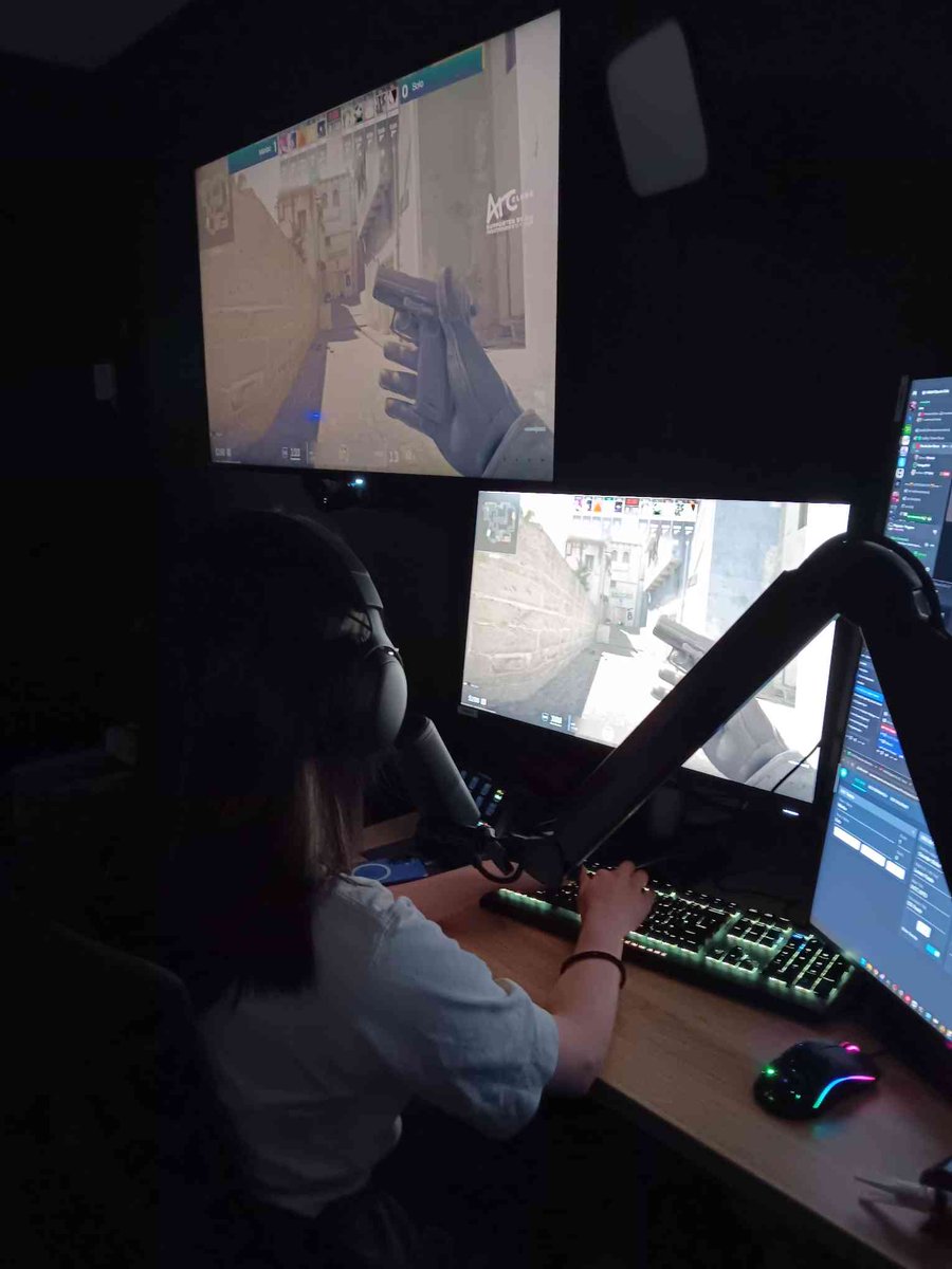 UNSW_ESports's tweet image. Take a look at the first ever game held in our ESports room where both players and production are in-person! Stream is LIVE 🔴on Twitch!!! 
⬇️
twitch.tv/unsw_esports