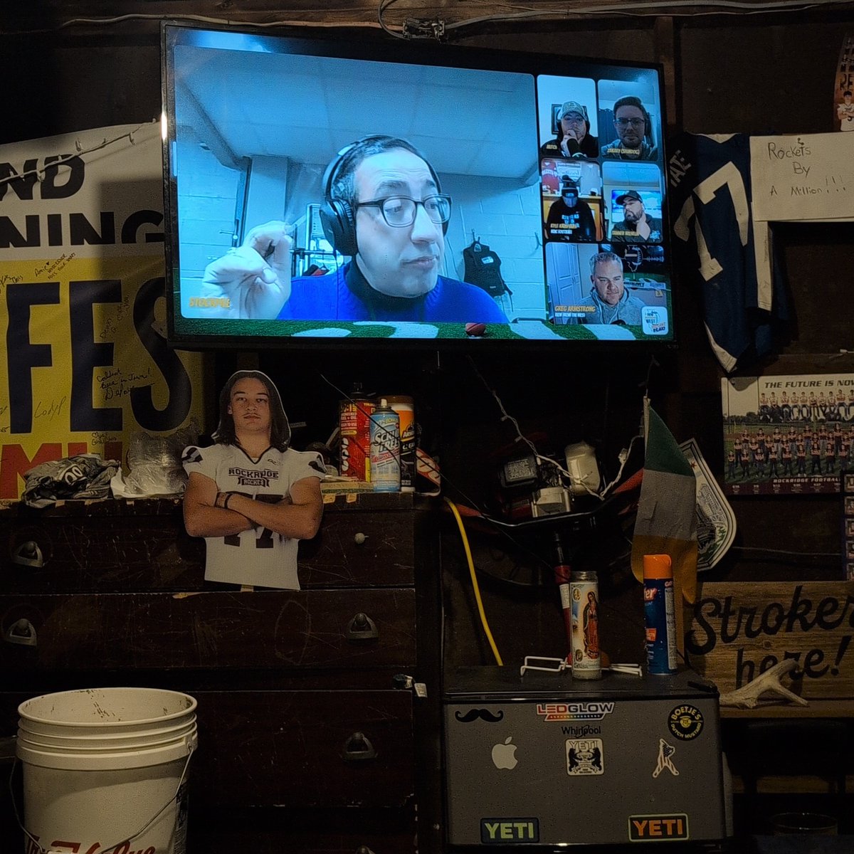 NickBull55's tweet photo. @ViewFromWestPod Reynolds War Room is ready. @chillinois309 ready to make a splash. #rocketsbyamillion #besttimeofyear #instantreax https://t.co/ZIhRCvAUYa