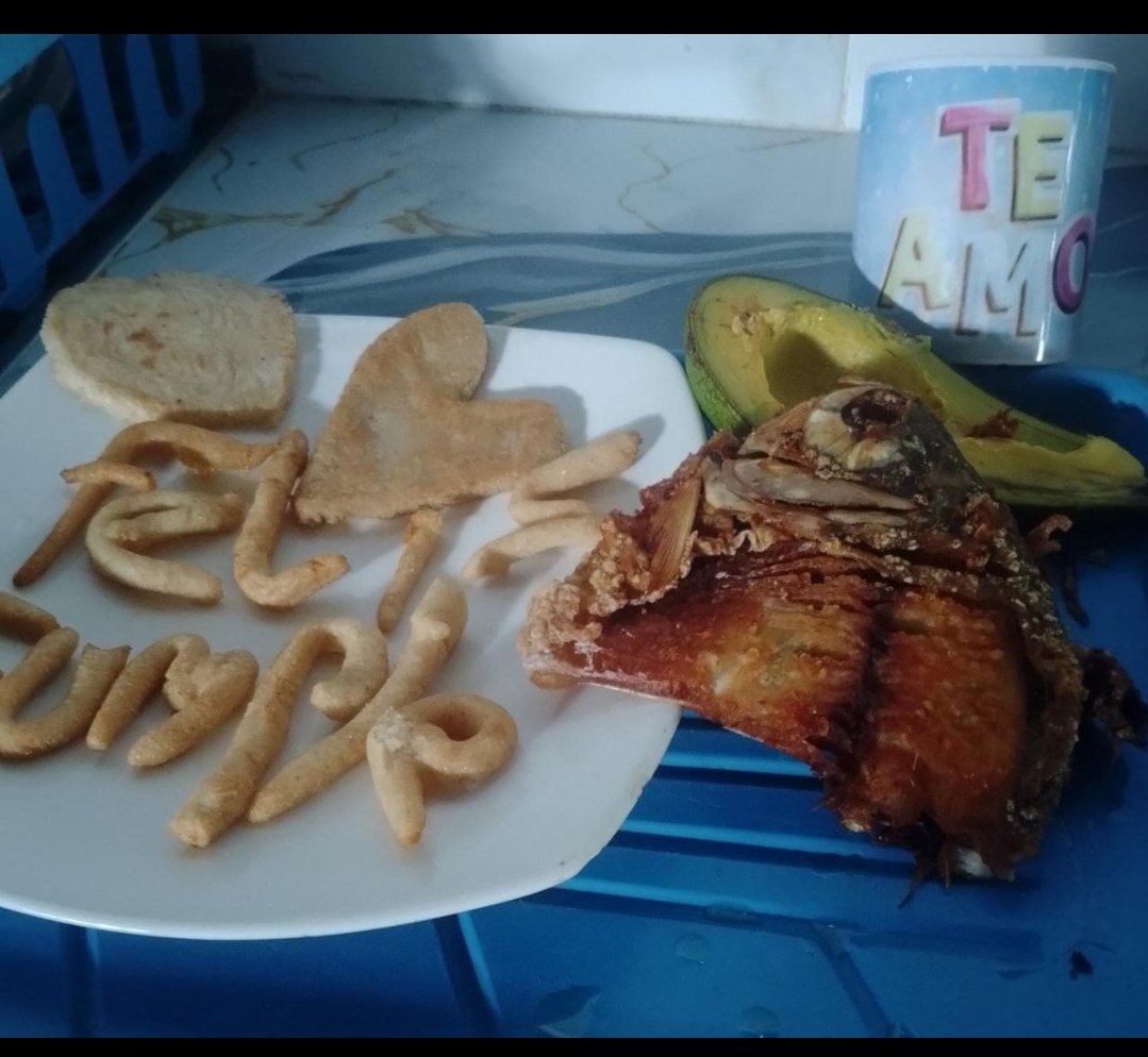 Mi vecina me hizo ese desayuno al esposo 
Yo me sentí el poste que menos mean