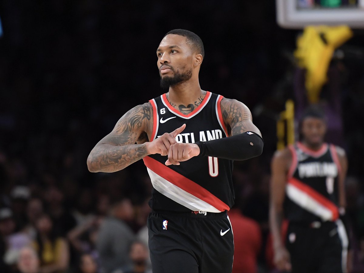 BallsackSports's tweet photo. Damian Lillard in first game back in Portland

32 points
8 assists
11-19 FG

Blazers get the win over the Warriors, 139-119. https://t.co/2DbhUQKuBz