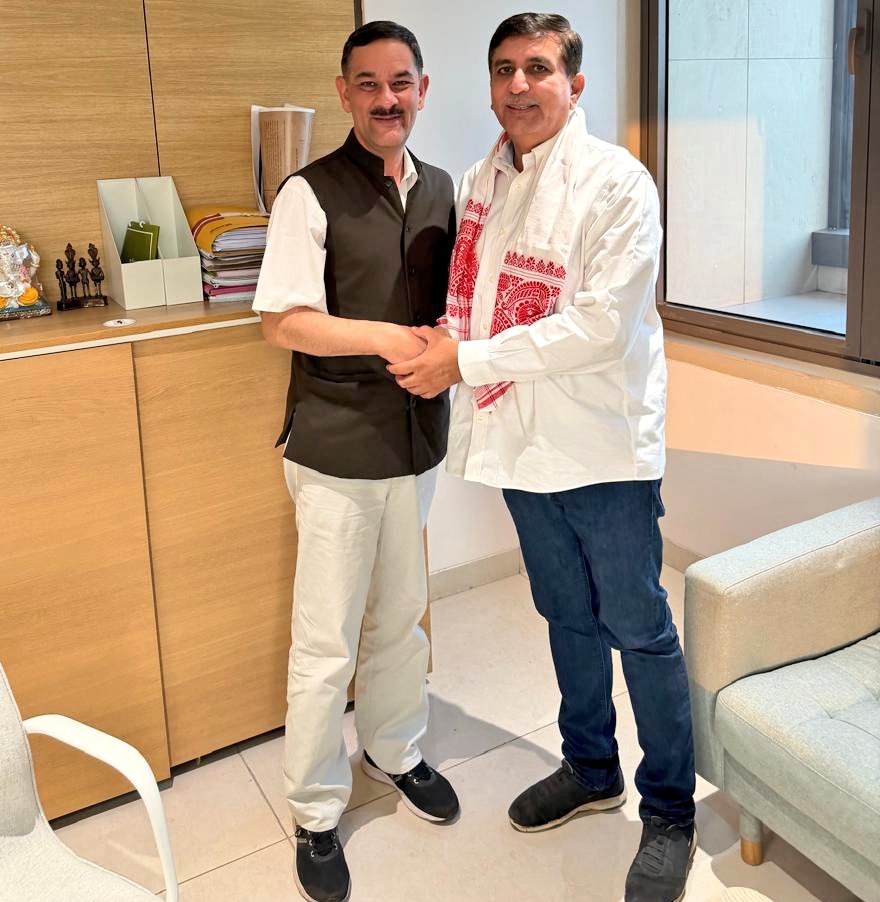 JitendraSAlwar's tweet image. थार और मध्य प्रदेश की बात।
कल @INCMP प्रभारी और बायतु विधायक श्री हरीश चौधरी जी ने इंदिरा भवन, दिल्ली में भेंट की।
राजस्थान और मध्य प्रदेश के वर्तमान विषयों पर उनसे सौहार्दपूर्ण संवाद हुआ।
@Barmer_Harish