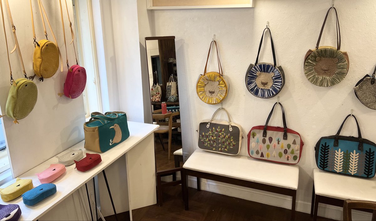 2日目スタートしております

elta design作品展vol.25
「動物バッグ」

2025年10月24日（金）~27日（月）
11:30～18:00（27日は16時まで）
中央区銀座1-9-8　奥野ビル607
サロンドゥーラー

「かぎ針編みの動物バッグとポーチ」
掲載作品展示もいたします