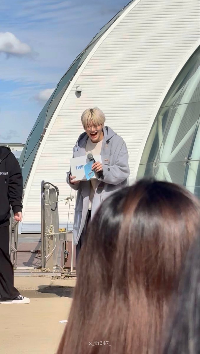 251024 투어스 뮤뱅 미팬

입이 어디까지 벌어지는거에요 . . ?

#TWS #투어스 #지훈 #JIHOON #ジフン