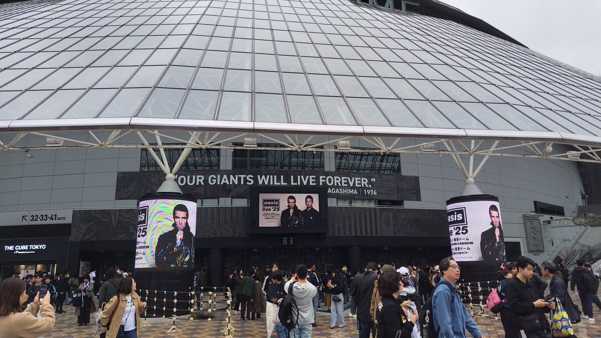 URA_327's tweet photo. カップルで来てるやつ多いなぁ https://t.co/eotIsPRPm6
