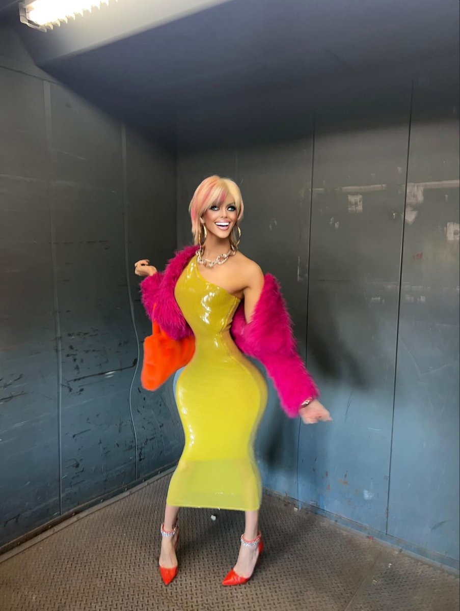 Sami Landri stuns in new photo.