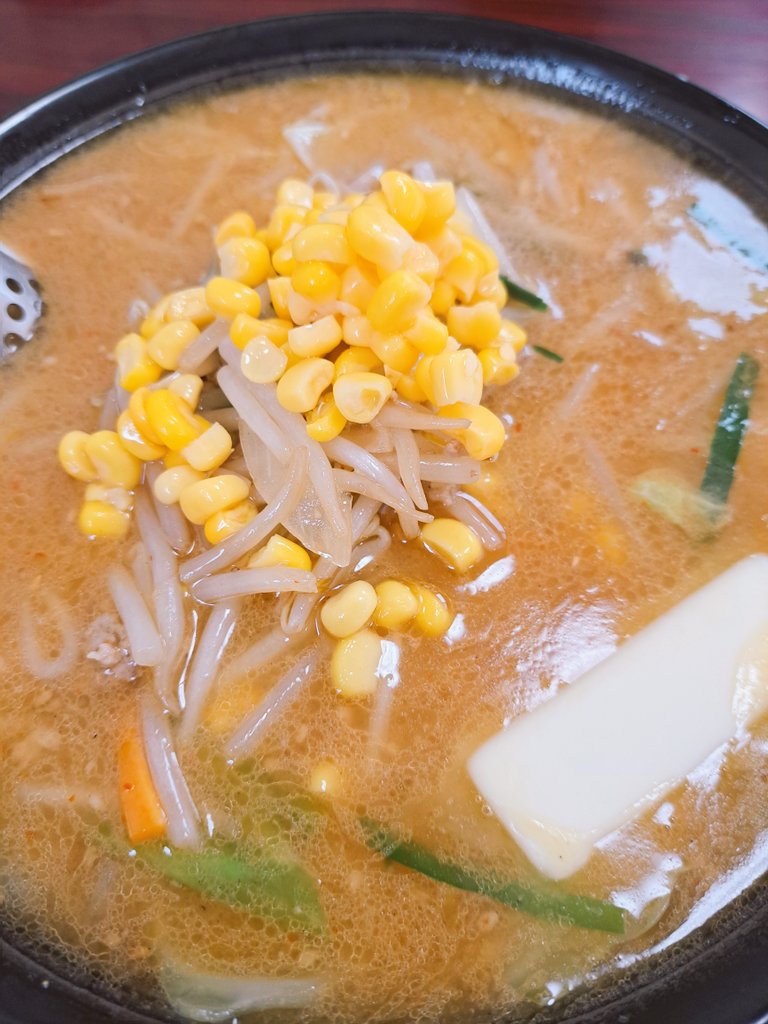 今日は待ちに待った外食の日ﾜｰｲ\(* ॑꒳ ॑* \三/ * ॑꒳ ॑*)/ﾜｰｲ

(帰り際に店長のおじさんにお子様用のチロルチョコを無言で渡された……(  °꒳​° )何故。)