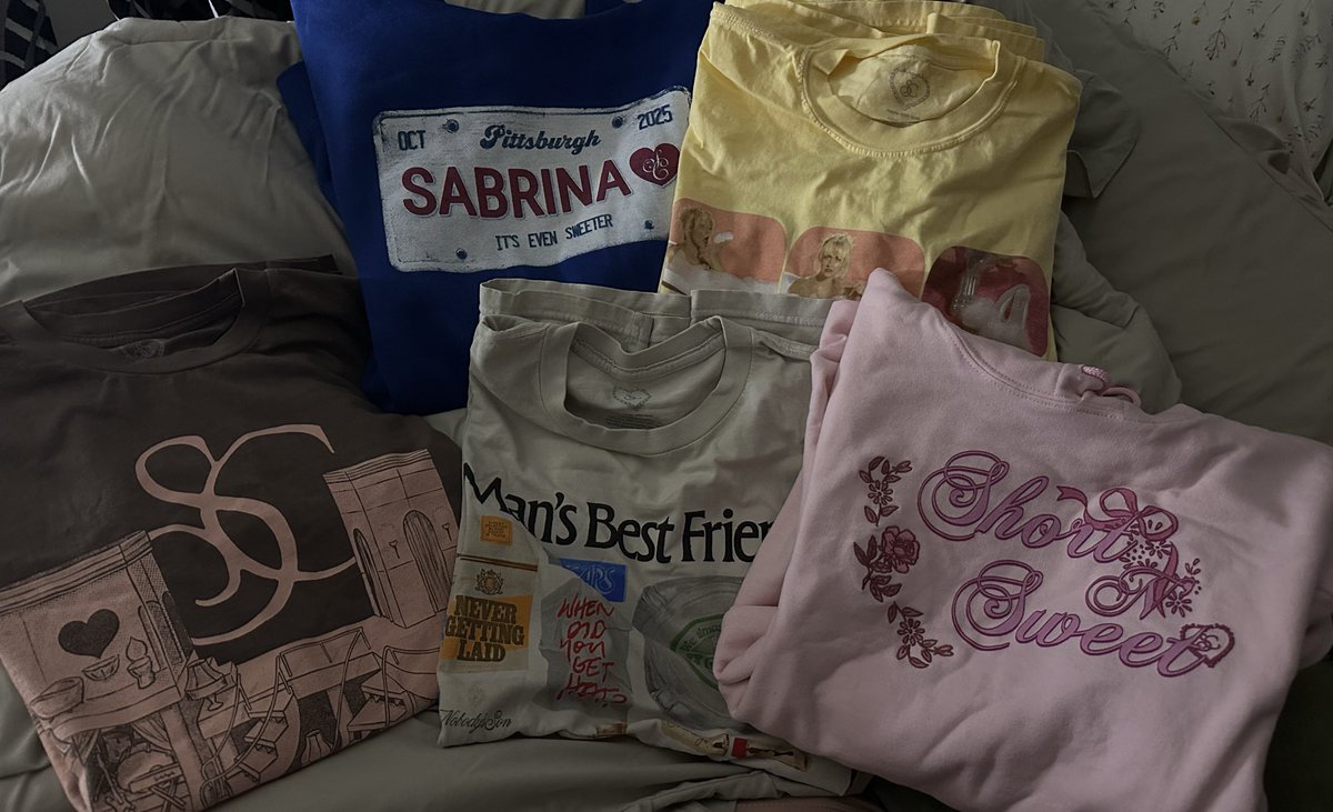 kenziesversion's tweet image. do you want the merch tour???