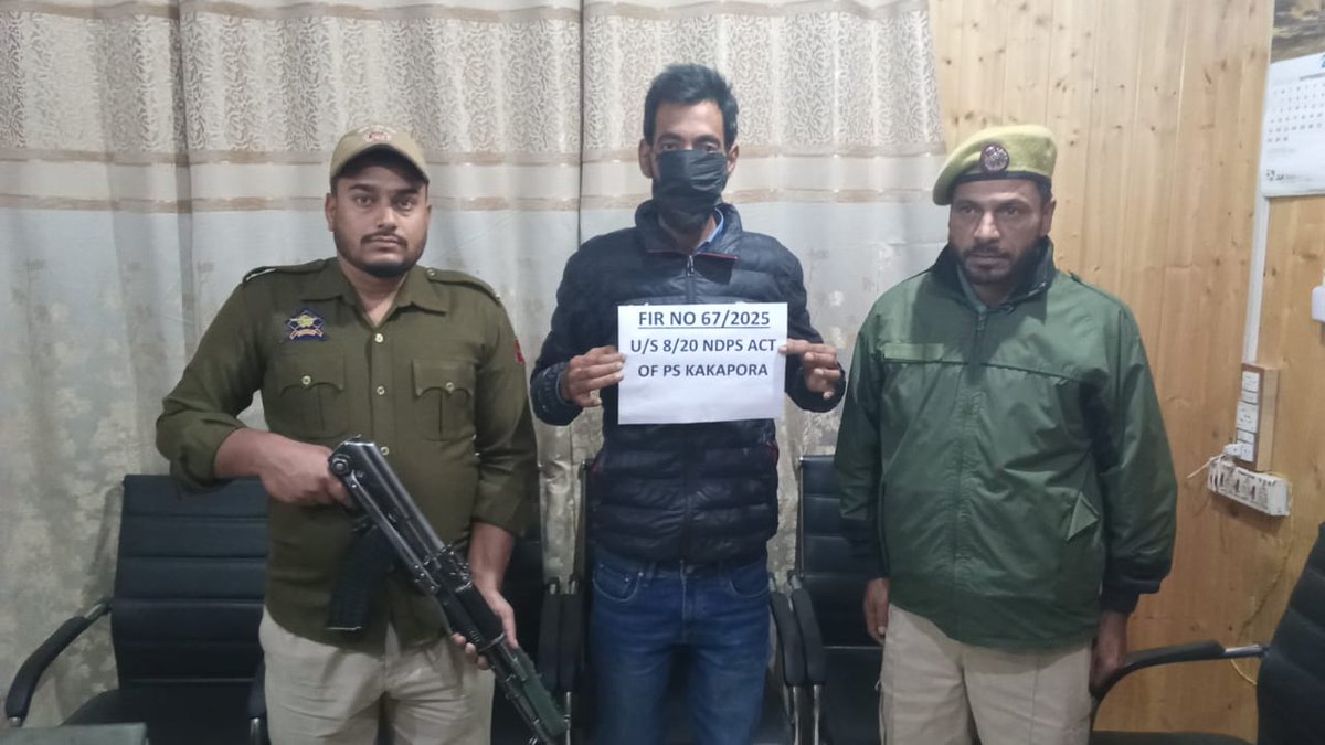 ssppul's tweet image. Pulwama Police arrests drug peddler, seizes contraband at Pahoo Gundipora.
41 grams of Charas recovered during naka checking by PS Kakapora. 
FIR No. 67/2025 under NDPS Act registered.

#PulwamaPolice #WarOnDrugs #NDPSAct
@JmuKmrPolice @kas