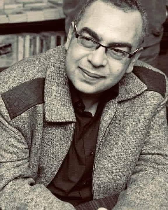 "كنت أعتقد في صغري أن الحياة بسيطة، كنت أظن أن جميع الأصدقاء أوفياء، و أن البيت الذي كنت أرسمه بالألوان على أوراقي ثمنه رخيص، و أن القلب ذو السهم الأحمر هو الحب، و أن أكبر الأوجاع هي وخزة إبرة طبية و أن الألم هو الذهاب للمدرسة، كنت أعتقد أن أقصى ما يمكنني فقدانه هو أحد أسناني، و