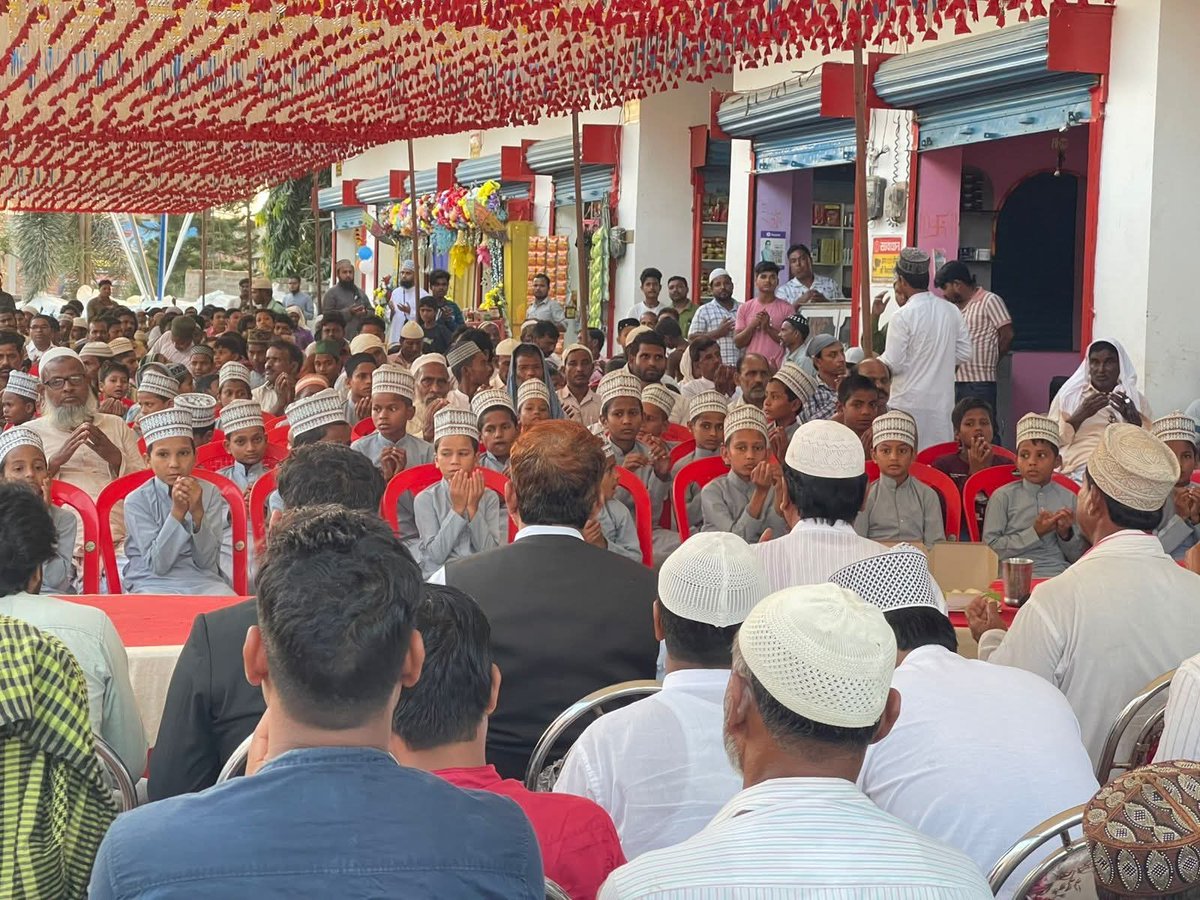 AkhtarulImanMLA's tweet photo. 📍बैसा – रौटा हाट
आज चुनावी जनसंपर्क अभियान के दौरान अमौर विधानसभा प्रत्याशी अख़्तरूल ईमान साहब ने केलाबाड़ी हार्डवेयर का उद्घाटन किया। इस मौके पर स्थानीय लोगों से मुलाक़ात की और उनसे चुनाव में अपने पक्ष में वोट की अपील किए

#AkhtarulIman #AIMIM #BiharElection2025 #Amour #Baisa https://t.co/wBqe2us5ZT