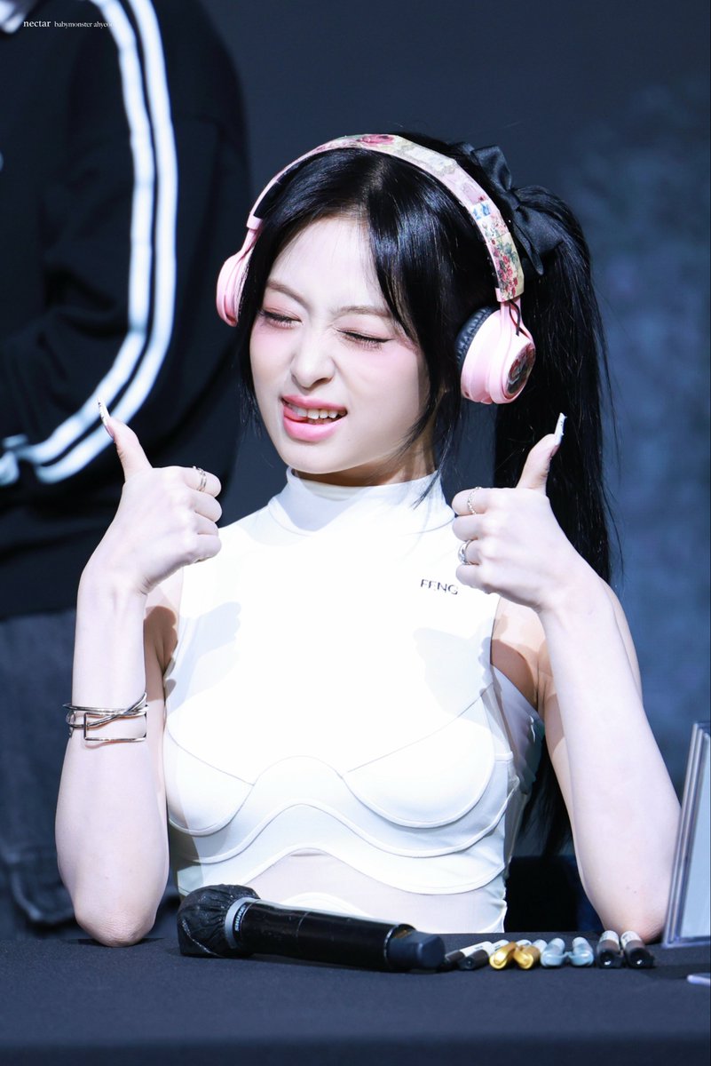 251025 
🎧🎧

#AHYEON #아현 #BABYMONSTER #베이비몬스터