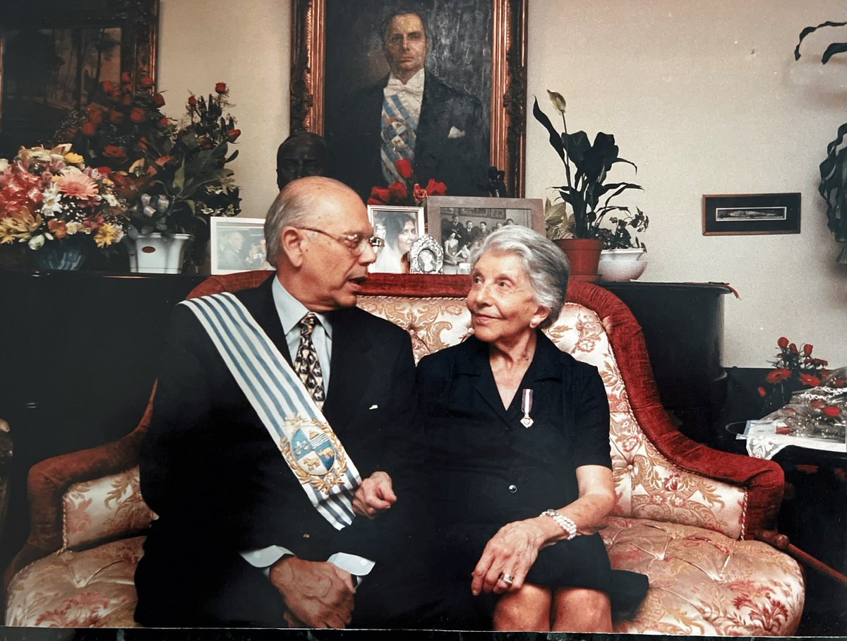 Muchos recordaron su fallecimiento, yo prefiero recordar su nacimiento.

Le tocó "bailar con la más fea", fue crucificado por hacer lo correcto y salimos adelante.
Ninguna guerra se finaliza sin daños, los sufrimos, pero acá estamos.

¡Feliz cumpleaños, Señor Presidente!