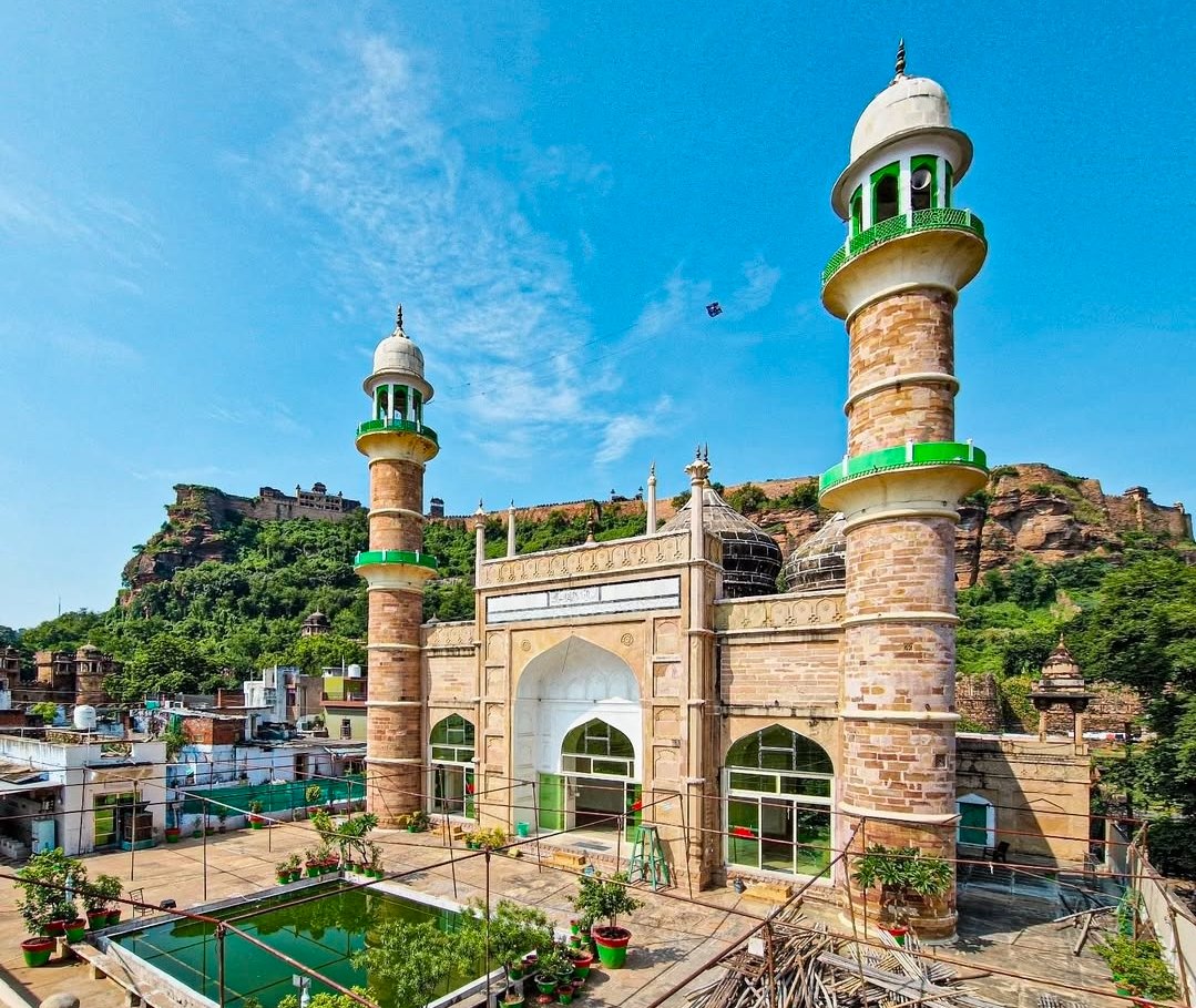 The Forgotten Citadel

Gwalior is not a particularly well-visited city, even from within India.  Yet just three hours south of Agra, it is one of the most historic cities in the world.