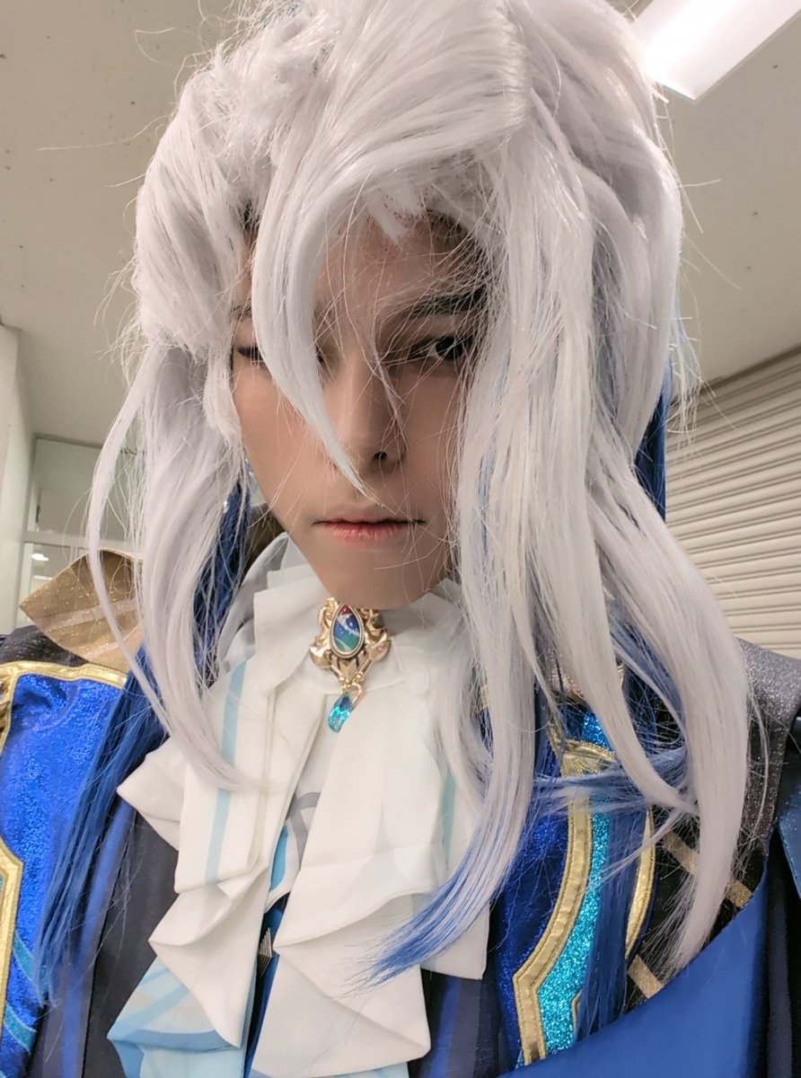 池ハロ写真!あいにくの雨だけど、ヌヴィレット楽しんでます✨ 