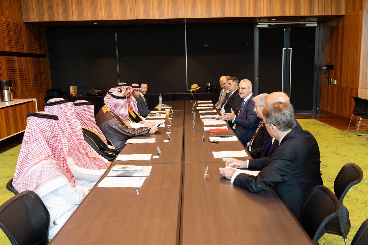 KSAlmudaifer's tweet image. على هامش مشاركتي في المؤتمر والمعرض الدولي للتعدين والموارد 2025 @IMARC_Mining بأستراليا، عقدتُ عددًا من اللقاءات الثنائية رفيعة المستوى مع عدد من كبار المسؤولين التنفيذيين في #قطاع_التعدين العالمي، 
كما شاركت في اجتماع طاولة مستديرة جمعني مع عدد من قادة الشركات الأسترالية في…