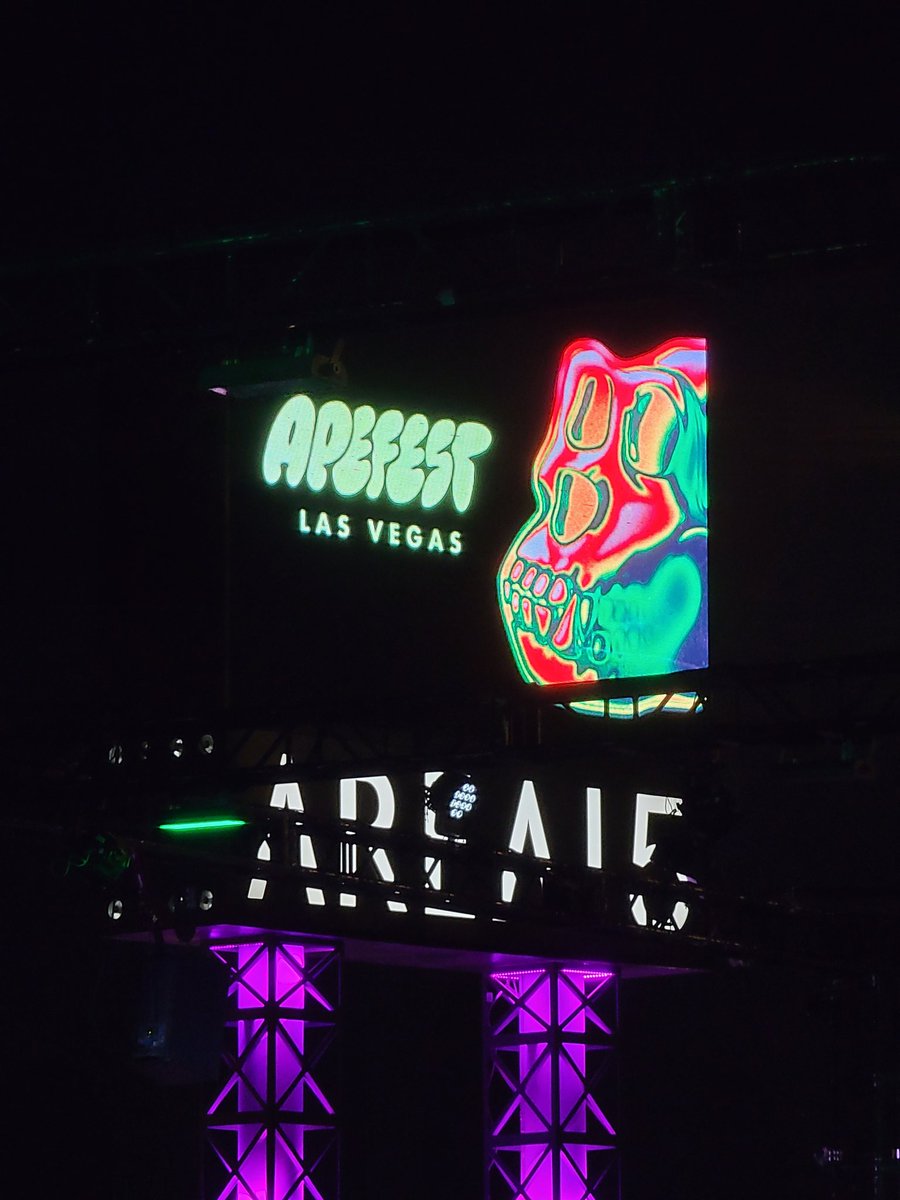 An event only <a href="/BoredApeYC/">Bored Ape Yacht Club 🍌</a> can deliver. Party is just getting started y'all! #apefest