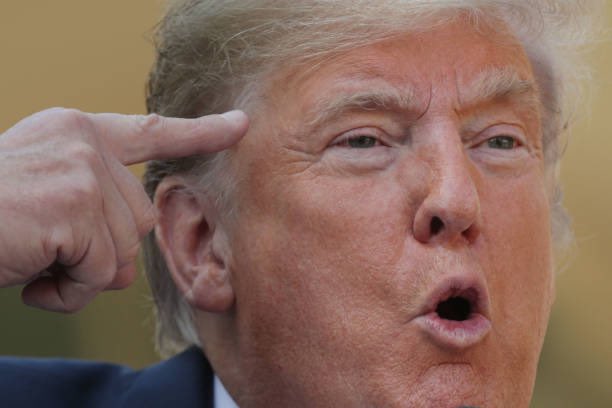 HELIODOPTERO's tweet image. Lo del portaviones que sacó Trump en el Caribe no es lo único irracional que ha hecho en las últimas 24 horas. Entre muchos otros disparates, rompió diálogos con Canadá por un comercial de televisión en el que recuerda un discurso de Reagan, de 1987, en contra de los aranceles.…
