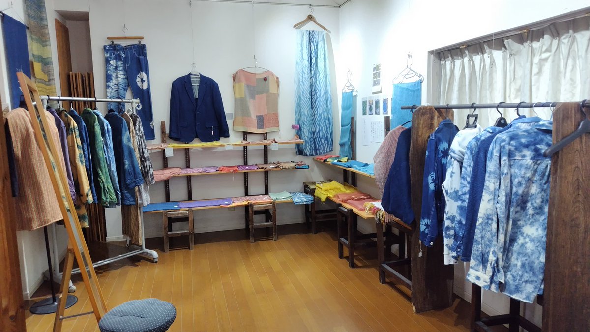 koroafuro's tweet photo. 2025年11月1日(土)まで埼玉県鴻巣市のカフェ&amp;ギャラリー香文木で、草木染、藍染と一緒に水滴写真を展示しています。

#水滴
#カフェギャラリー香���木
#鴻巣市 https://t.co/eye7aDtyaz