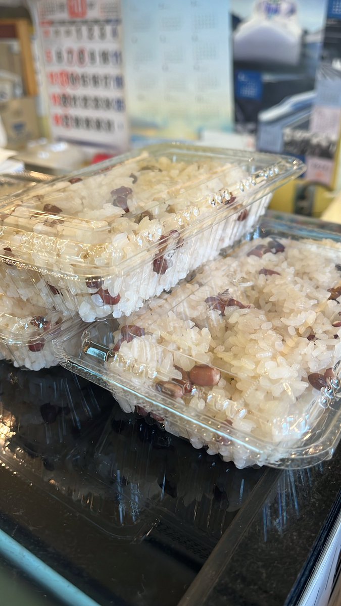 naraya_sweets's tweet photo. 「チーズズコット」
焼き上がりました
少量ですがお赤飯
お店売りございます♪
お電話でのお取り置きok
0554436307
#メイドインヤマナシ 
#手づくり和洋菓子ならや 
#ならや #チーズズコット 
#山梨県 #山梨 #山梨スイーツ 
#都留市 #都留 #お赤飯 https://t.co/ox6VQ8MbAp