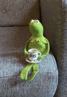 _LemonBread_'s tweet photo. @llllucid me waiting to not be a broke college student so I can subscribe to u on patreon😭😭 https://t.co/3tsbKt3CZw