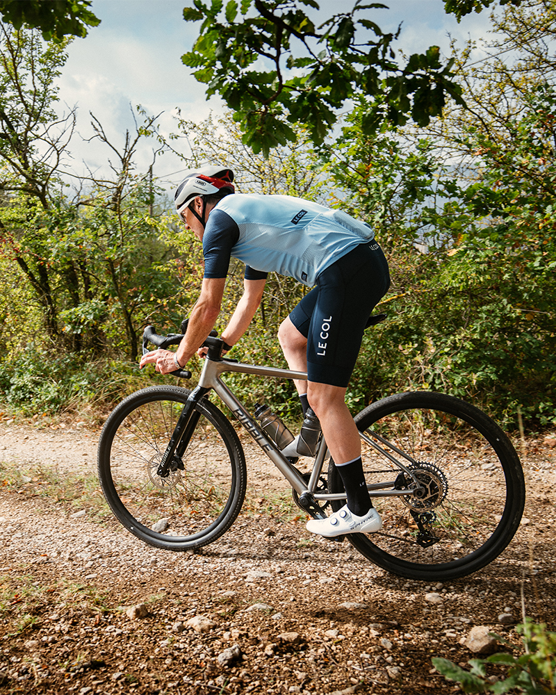 RibbleCycles's tweet image. ALLGRIT TI-X blends classic feel with modern innovation and seamless integration - built to go further, faster, forever.

#RibbleALLGRIT #GravelAdventure #TitaniumBike