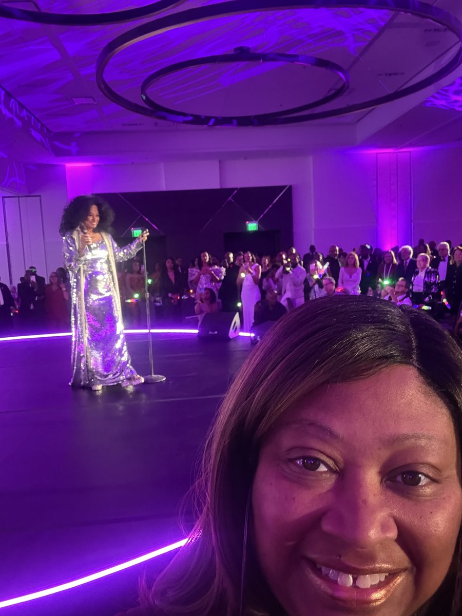 Happy FABULOUS Friday is when you celebrate your Mother’s Birthday evening with THEEE One and Only Miss Diana Ross!!!!🎤❤️💎