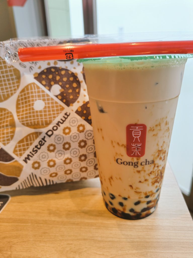 お疲れさまです♪今日のおやつ🧋🍩😄