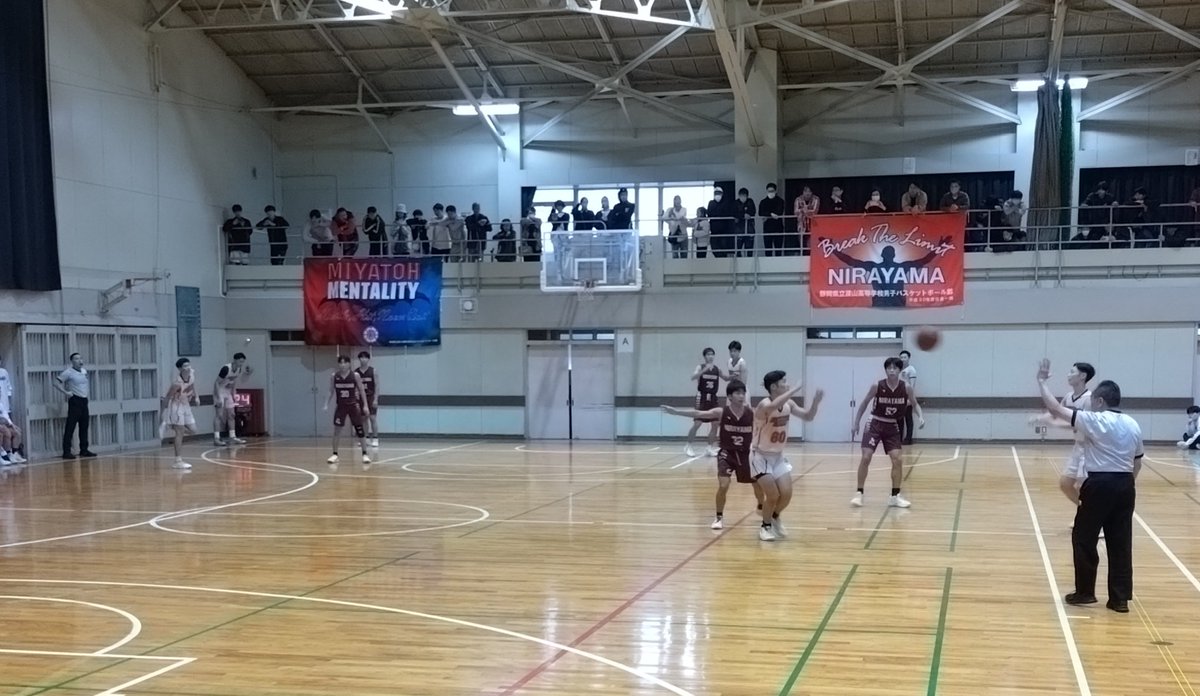 NC_MBBC's tweet image. ウインターカップ静岡県予選
５回戦
沼津中央高校-韮山高校
後半スタート🏀
#沼津中央 #NC #WC #静岡バスケ