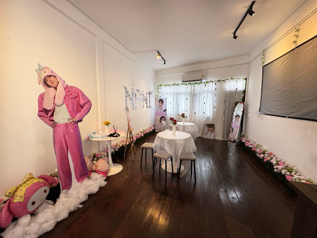 🌈˚— 𝙉𝙖𝙣𝙞𝙡𝙖𝙣𝙙 𝙞𝙨 𝙧𝙚𝙖𝙙𝙮 — ✨

แอบมาอวดภาพบรรยากาศหน้าร้านและชั้น3ของคาเฟ่ค่ะ ตามมากันได้น้า นานิแลนด์ยินดีต้อนรับค่ะ 🫶🏻

#Nani28thLittlelandBirthday 🎂
<a href="/Hirunkit_/">Hirunkit Nani</a>  #hirunkit_ 😼
#NANI28thBDProject 🎀
#Nani28thBDCelebration 🍑