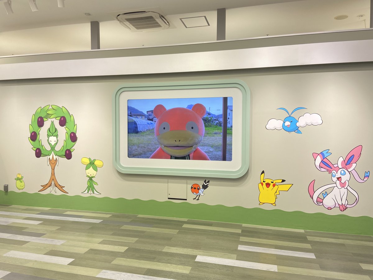 hinopika's tweet image. デスゲームの司会者みたいに撮れてしまったヤドン
#ポケモンセンターカガワ