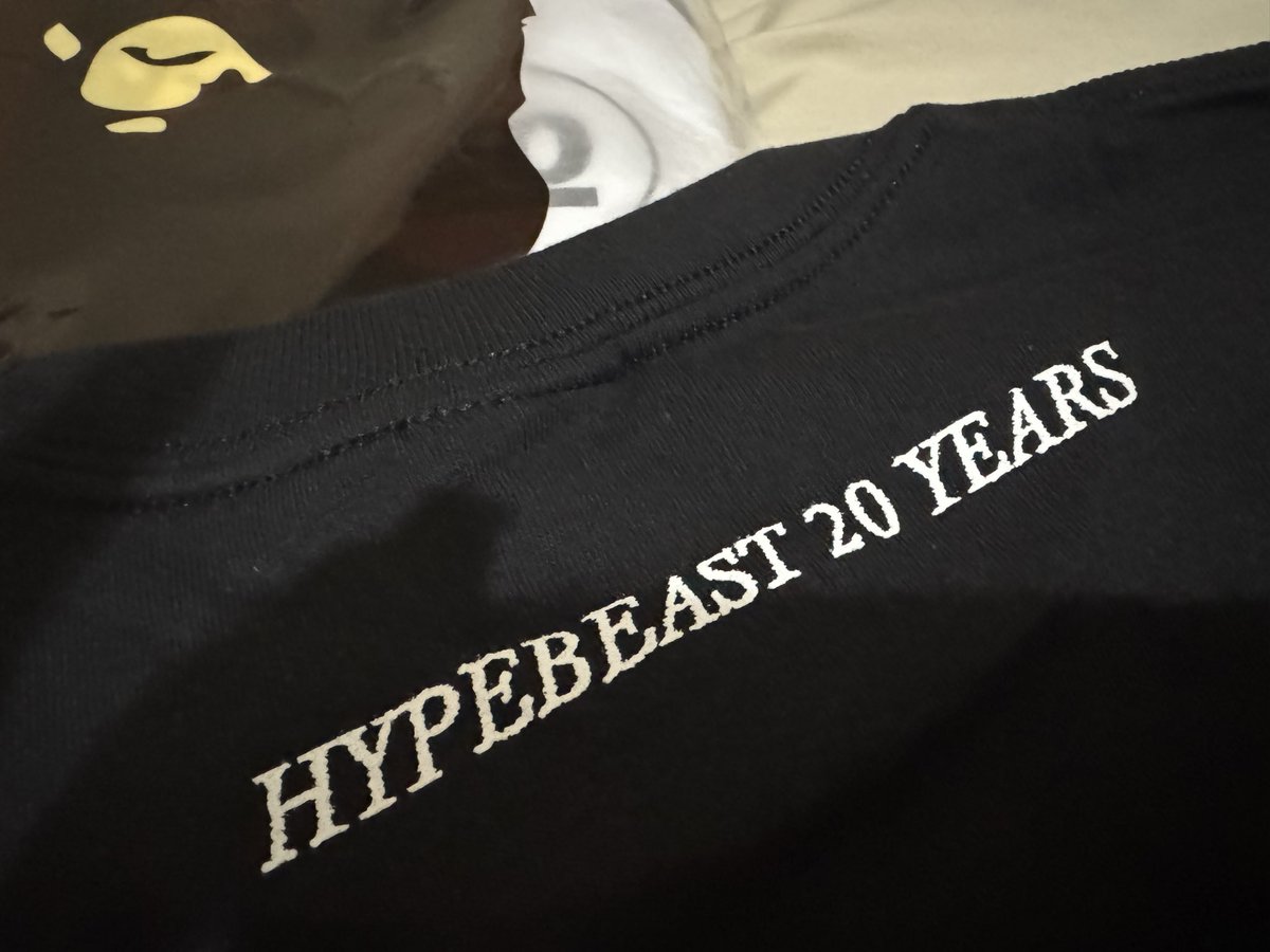 yugemini23's tweet image. Happy 20th anniversary🎂✨

#hypebeast #supreme